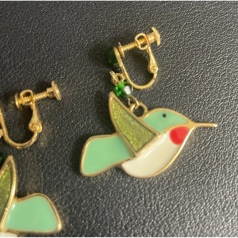 Enamel Hummingbird Dangle Earrings Screw Back Gold Tone Green Red Bird Jewelry - Picture 3 of 7